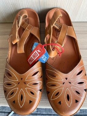PIKOLINOS Tan Leather Floral Cutout Clogs